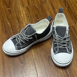 Very G Aman Lace Up Black and White Women's Sneakers
